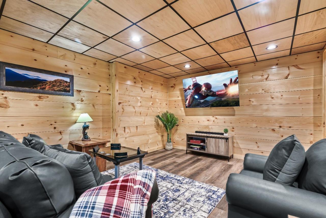 פיג'ן פורג' Mountains R Calling, Cozy Hideaway, King Beds, Hot-Tub, Arcade, Ev Ready מראה חיצוני תמונה