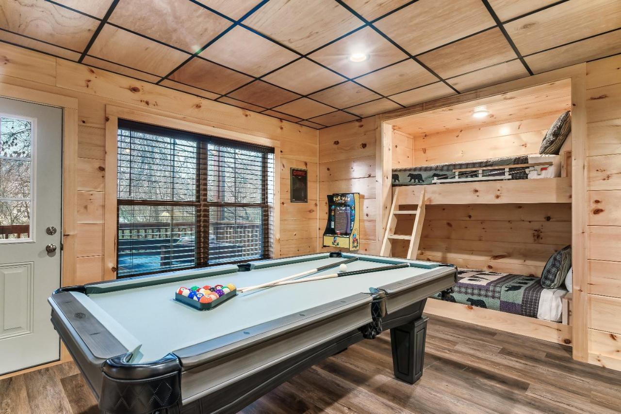 פיג'ן פורג' Mountains R Calling, Cozy Hideaway, King Beds, Hot-Tub, Arcade, Ev Ready מראה חיצוני תמונה