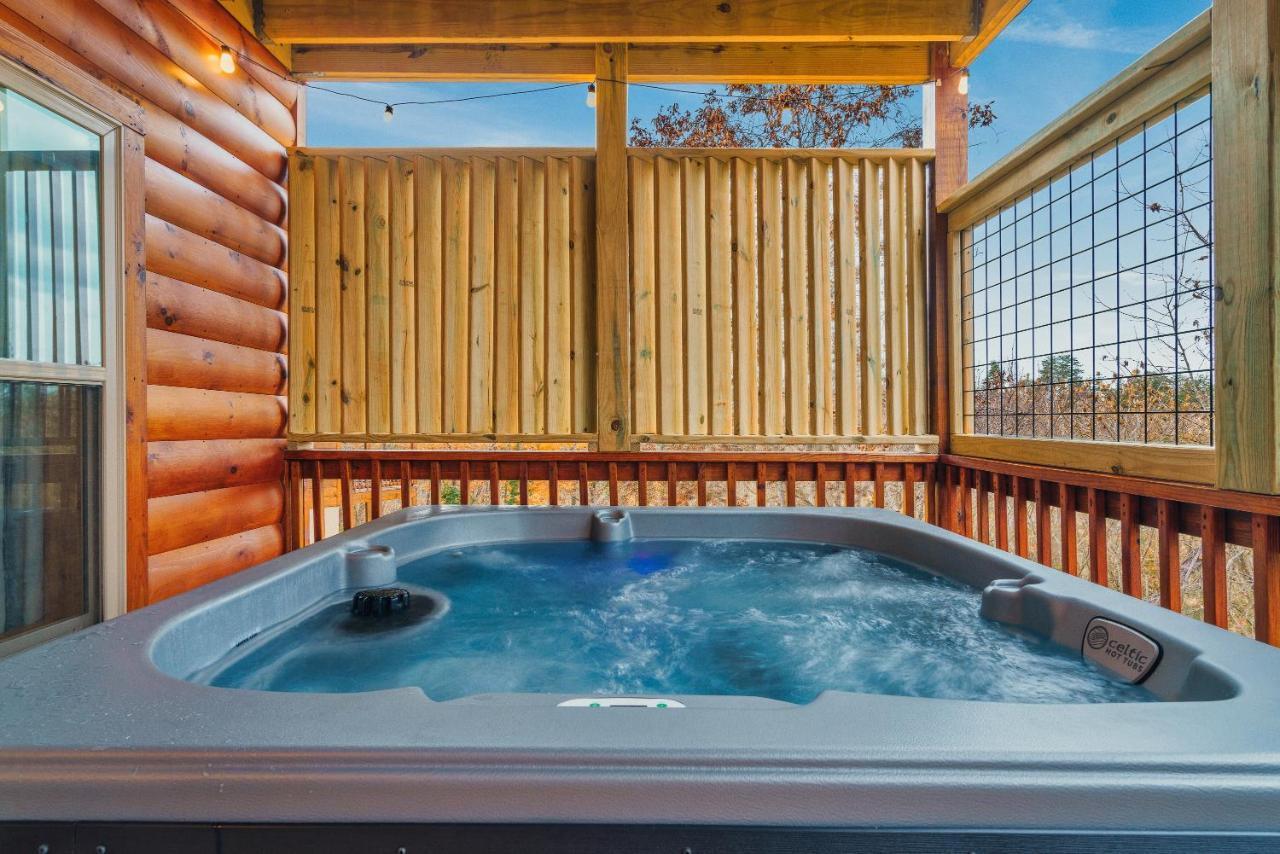 פיג'ן פורג' Mountains R Calling, Cozy Hideaway, King Beds, Hot-Tub, Arcade, Ev Ready מראה חיצוני תמונה