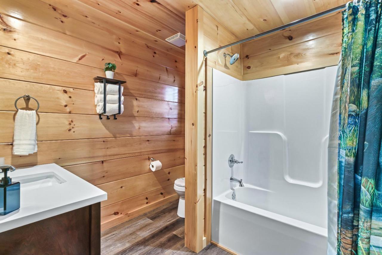 פיג'ן פורג' Mountains R Calling, Cozy Hideaway, King Beds, Hot-Tub, Arcade, Ev Ready מראה חיצוני תמונה