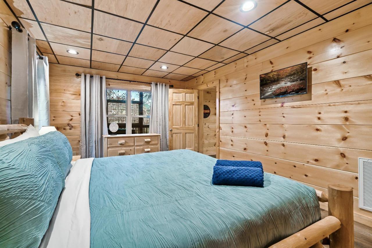 פיג'ן פורג' Mountains R Calling, Cozy Hideaway, King Beds, Hot-Tub, Arcade, Ev Ready מראה חיצוני תמונה