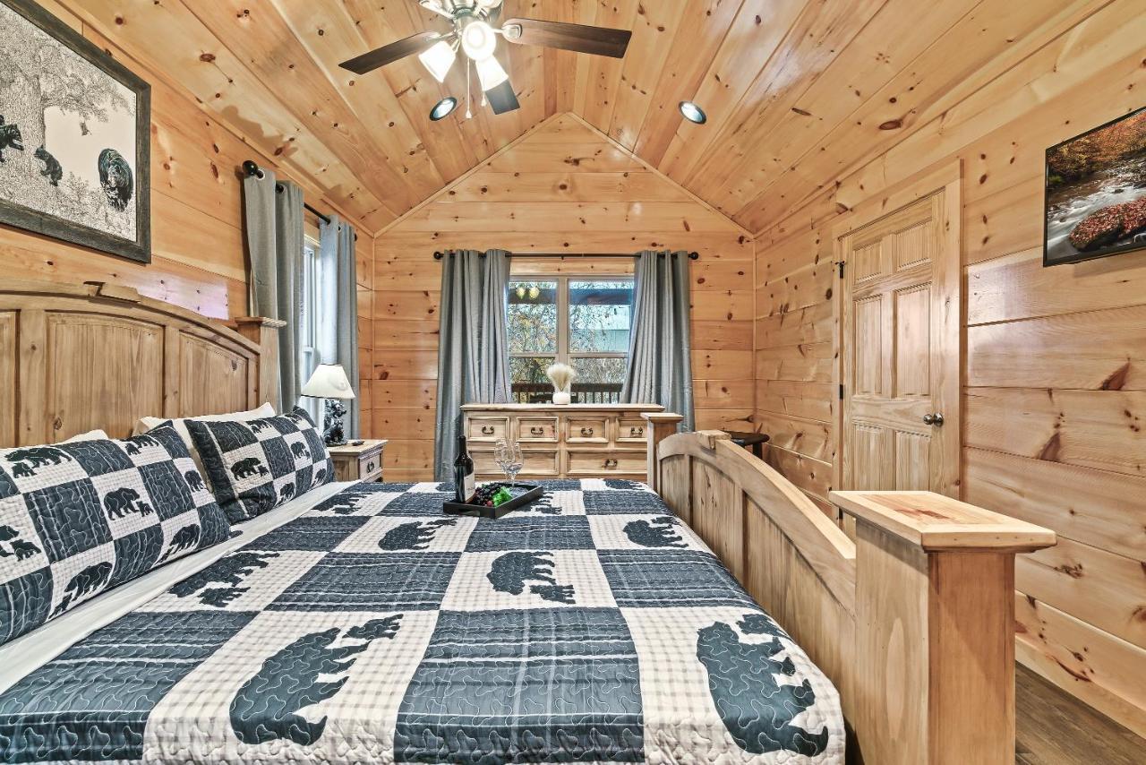 פיג'ן פורג' Mountains R Calling, Cozy Hideaway, King Beds, Hot-Tub, Arcade, Ev Ready מראה חיצוני תמונה