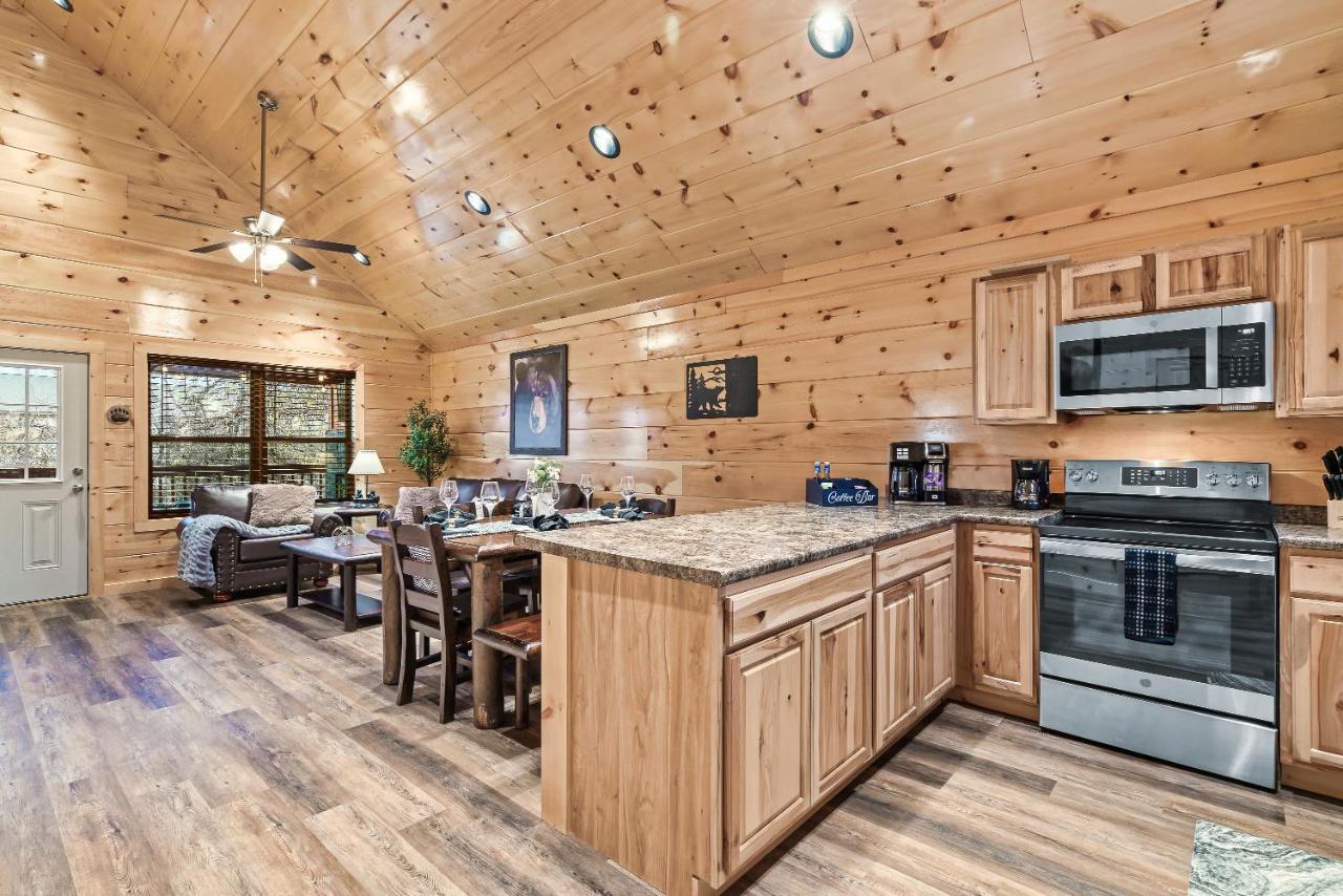 פיג'ן פורג' Mountains R Calling, Cozy Hideaway, King Beds, Hot-Tub, Arcade, Ev Ready מראה חיצוני תמונה