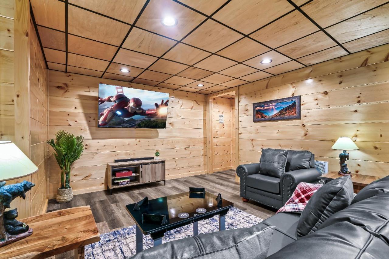 פיג'ן פורג' Mountains R Calling, Cozy Hideaway, King Beds, Hot-Tub, Arcade, Ev Ready מראה חיצוני תמונה