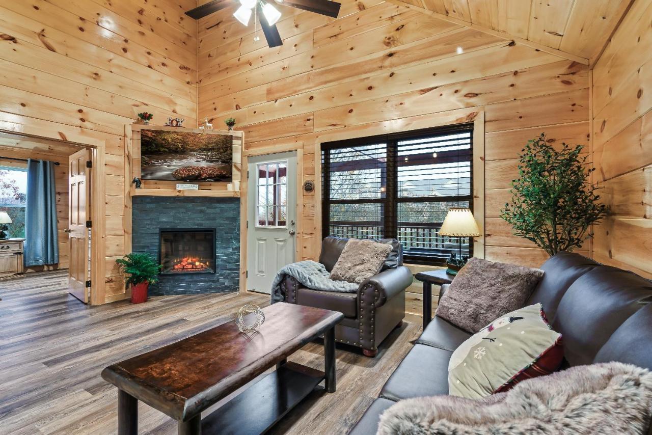 פיג'ן פורג' Mountains R Calling, Cozy Hideaway, King Beds, Hot-Tub, Arcade, Ev Ready מראה חיצוני תמונה