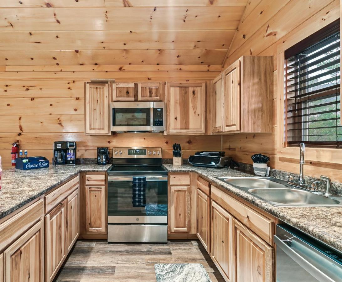 פיג'ן פורג' Mountains R Calling, Cozy Hideaway, King Beds, Hot-Tub, Arcade, Ev Ready מראה חיצוני תמונה
