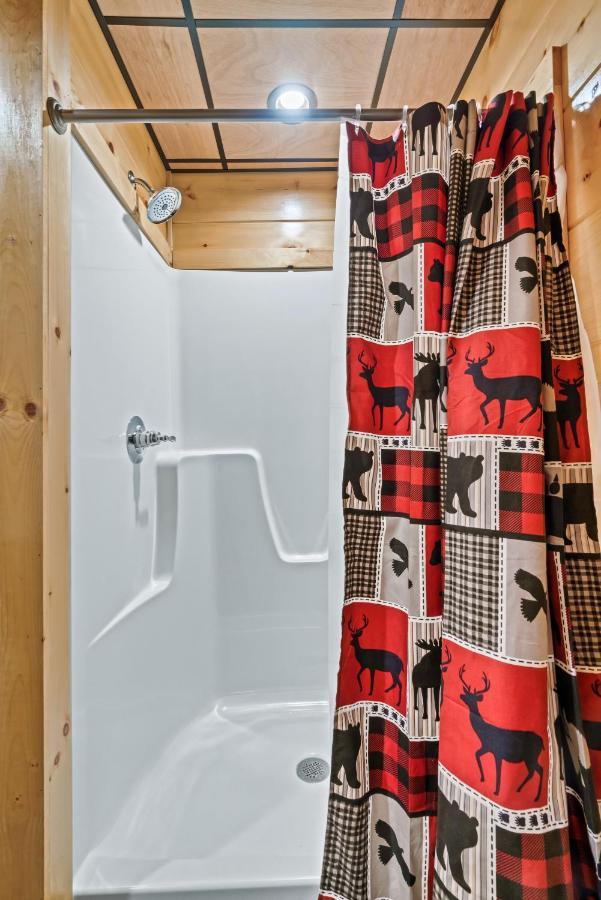 פיג'ן פורג' Mountains R Calling, Cozy Hideaway, King Beds, Hot-Tub, Arcade, Ev Ready מראה חיצוני תמונה