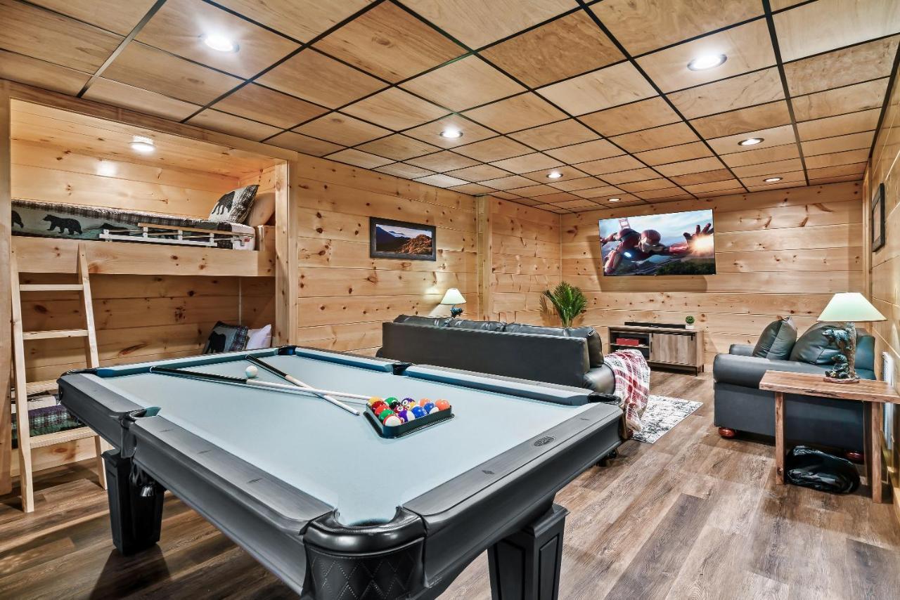 פיג'ן פורג' Mountains R Calling, Cozy Hideaway, King Beds, Hot-Tub, Arcade, Ev Ready מראה חיצוני תמונה