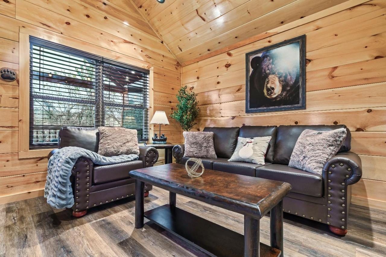 פיג'ן פורג' Mountains R Calling, Cozy Hideaway, King Beds, Hot-Tub, Arcade, Ev Ready מראה חיצוני תמונה