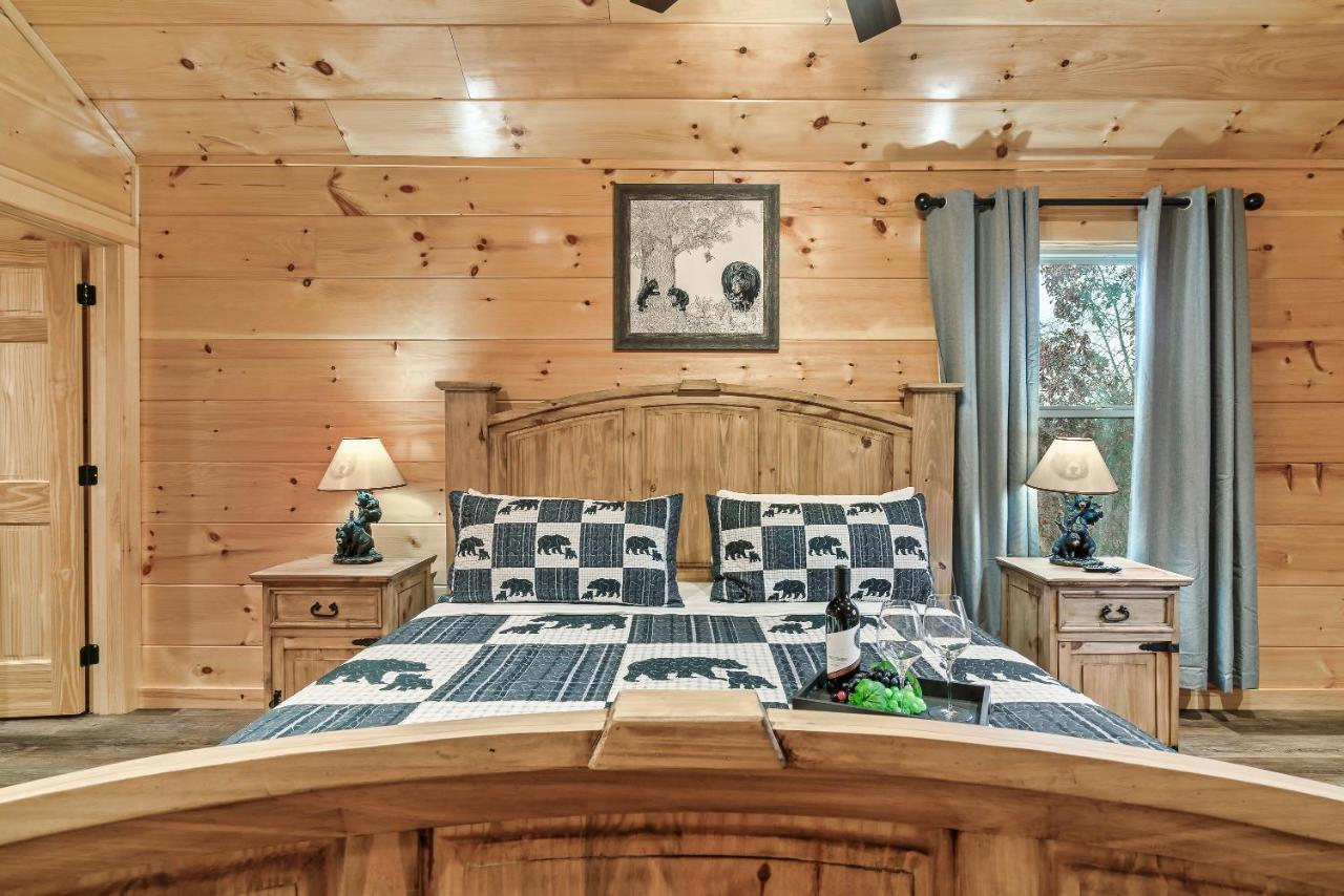 פיג'ן פורג' Mountains R Calling, Cozy Hideaway, King Beds, Hot-Tub, Arcade, Ev Ready מראה חיצוני תמונה
