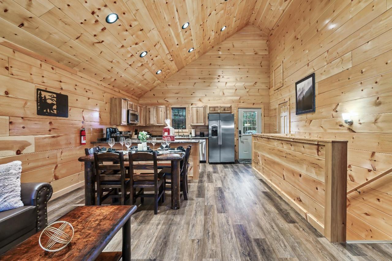 פיג'ן פורג' Mountains R Calling, Cozy Hideaway, King Beds, Hot-Tub, Arcade, Ev Ready מראה חיצוני תמונה